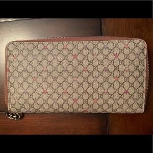 Gucci GG Supreme Star Canvas Zip Around Wallet
